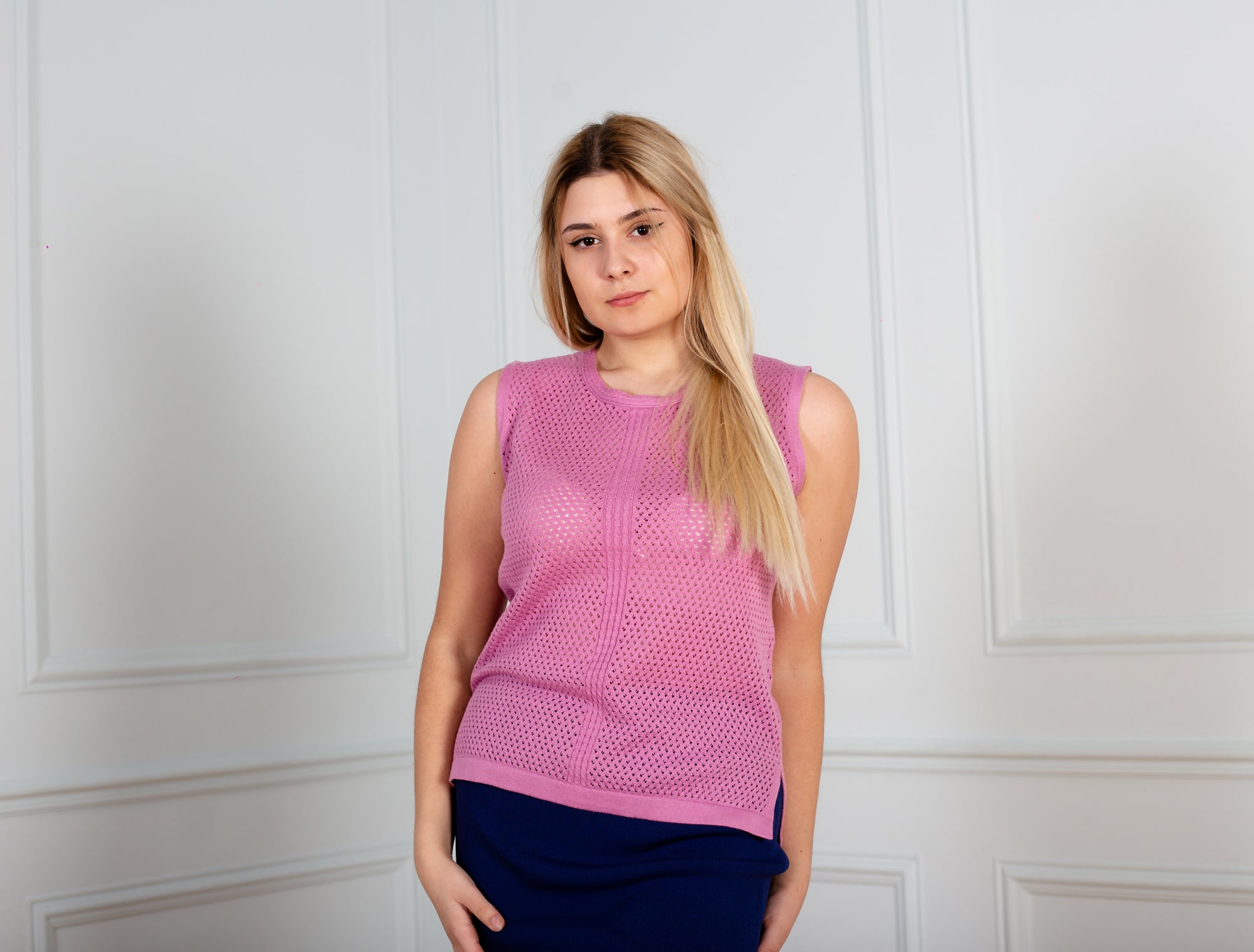 Knitted blouse with fuchsia color