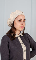 Load image into Gallery viewer, Merino wool beret white
